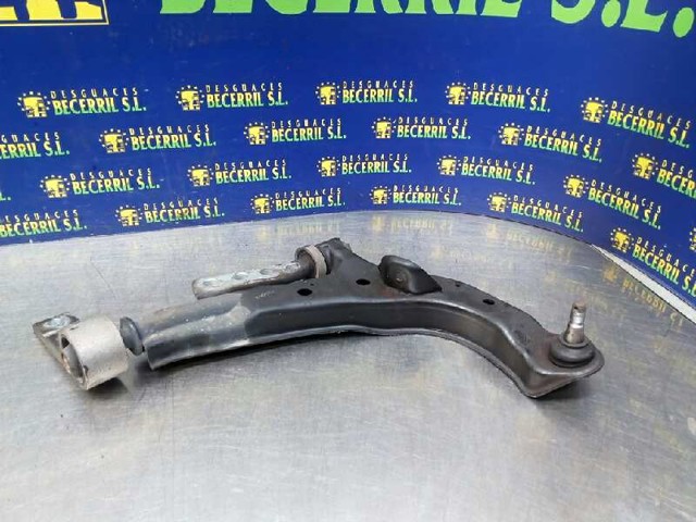 Wahacz zawieszenia przedniego dolny prawy 545004U012 NISSAN