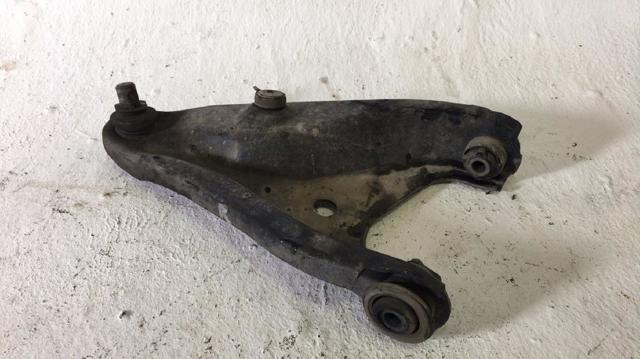 Wahacz zawieszenia przedniego dolny prawy 545006623R RENAULT