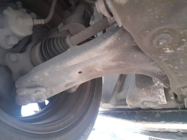 Wahacz zawieszenia przedniego dolny prawy 545008682R RENAULT