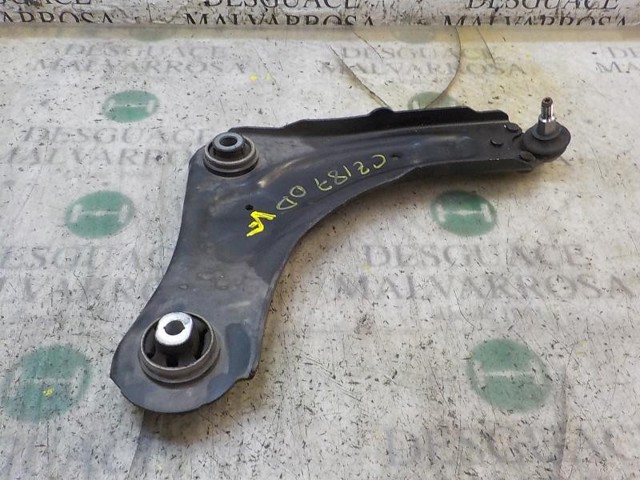 Wahacz zawieszenia przedniego dolny prawy 545008682R RENAULT
