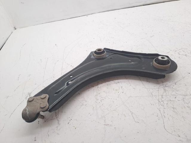 Wahacz zawieszenia przedniego dolny prawy 545008682R RENAULT