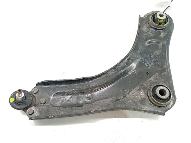 Wahacz zawieszenia przedniego dolny prawy 545008682R RENAULT