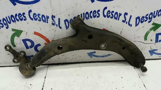 Wahacz zawieszenia przedniego dolny prawy 54500BM400 NISSAN