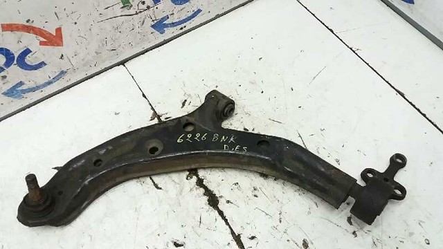 Wahacz zawieszenia przedniego dolny prawy 54500BM410 NISSAN