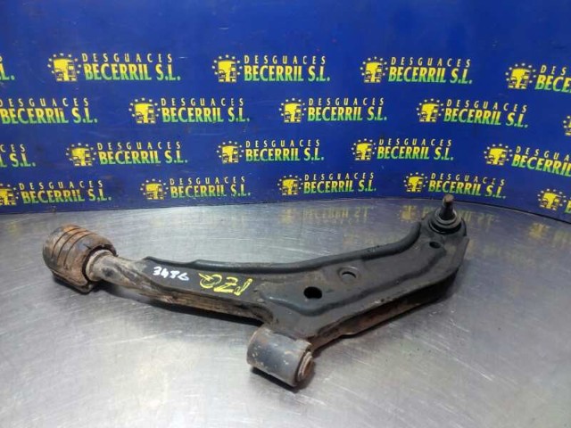Wahacz zawieszenia przedniego dolny lewy 545010N615 NISSAN