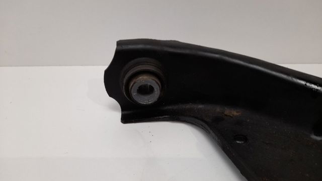 Wahacz zawieszenia przedniego dolny lewy 545011697R RENAULT