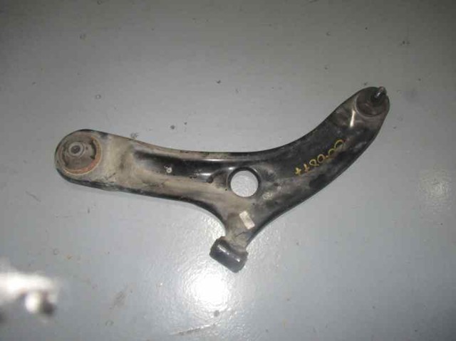 Wahacz zawieszenia przedniego dolny prawy 545011J700 HYUNDAI