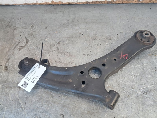 Wahacz zawieszenia przedniego dolny prawy 545011Y210 HYUNDAI