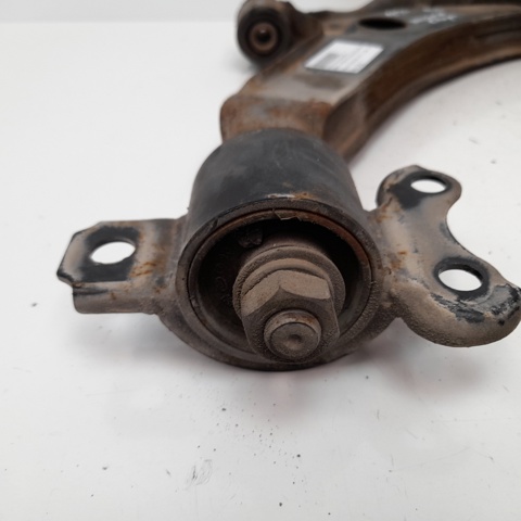 Wahacz zawieszenia przedniego dolny prawy 5450129500 HYUNDAI