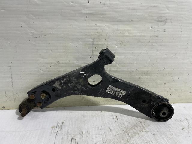 Wahacz zawieszenia przedniego dolny prawy 545012Y000 HYUNDAI