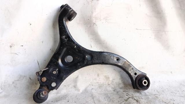 Wahacz zawieszenia przedniego dolny prawy 545014D201 HYUNDAI