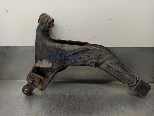Wahacz zawieszenia przedniego dolny lewy 545017C350 NISSAN