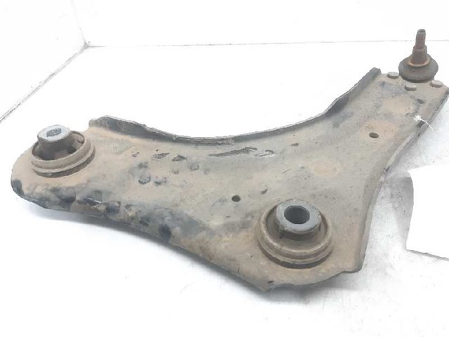 Wahacz zawieszenia przedniego dolny lewy 545018194R RENAULT