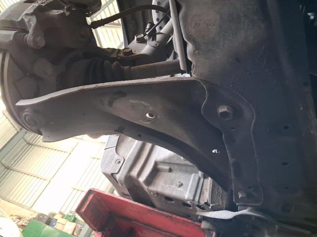 Wahacz zawieszenia przedniego dolny lewy 54501BA60A NISSAN