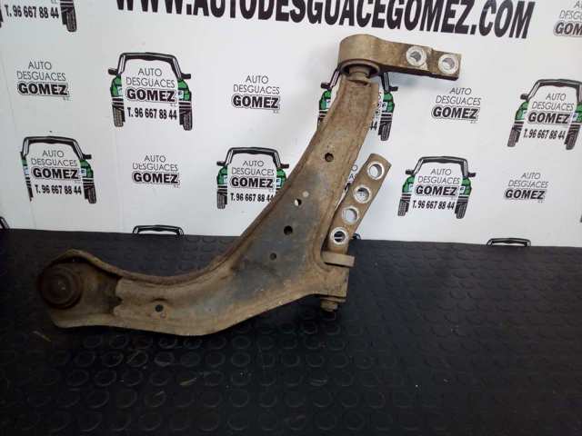 Wahacz zawieszenia przedniego dolny lewy 54501BU000 NISSAN