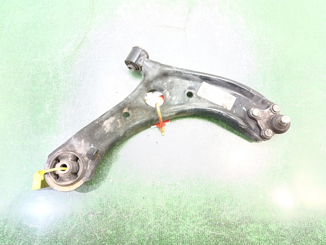 Wahacz zawieszenia przedniego dolny prawy 54501F1000 HYUNDAI
