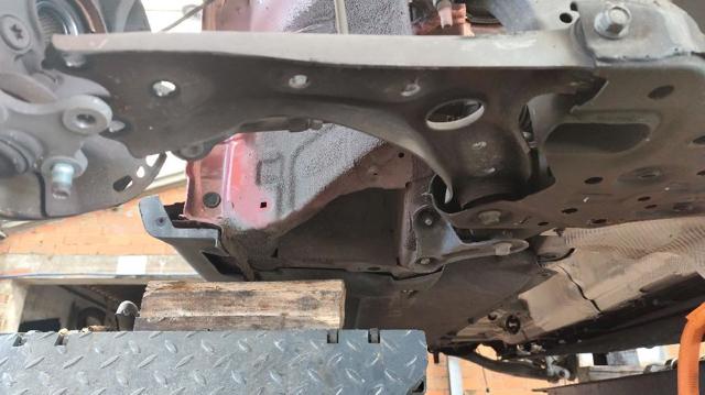 Wahacz zawieszenia przedniego dolny prawy 54501F2AA0 HYUNDAI