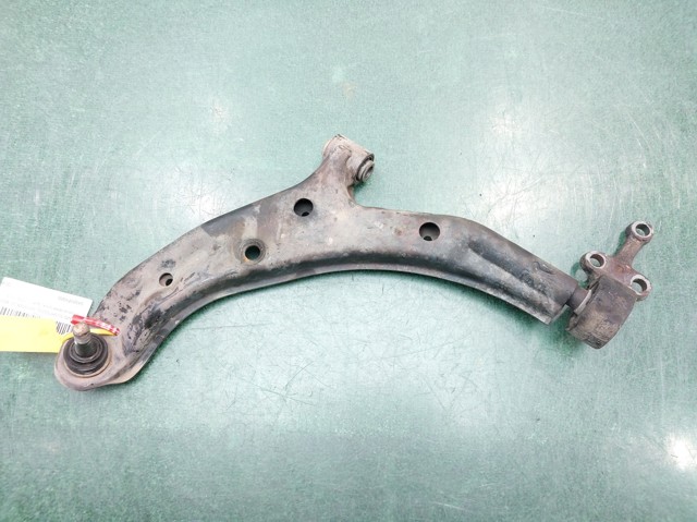 Wahacz zawieszenia przedniego dolny lewy 54501F4600 NISSAN