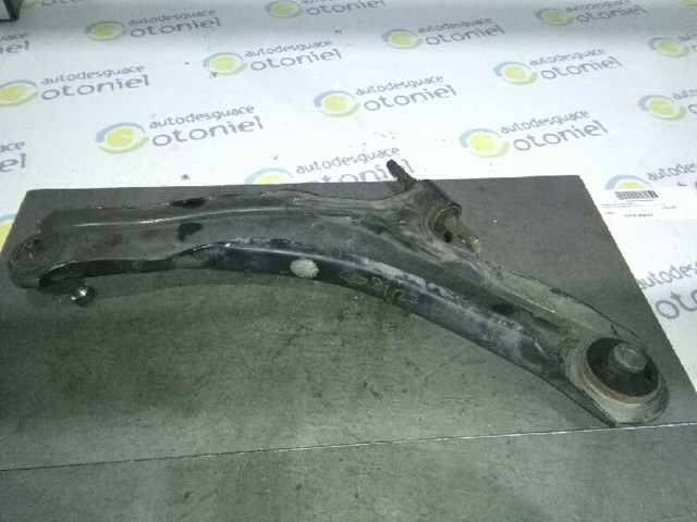 Wahacz zawieszenia przedniego dolny prawy 545040445R RENAULT