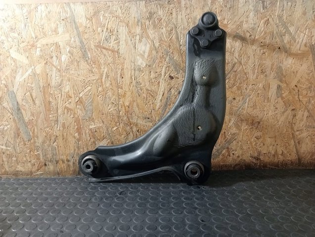 Wahacz zawieszenia przedniego dolny prawy 545048101R RENAULT