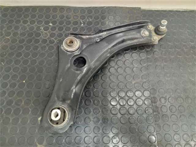 Silentblock przedniego wahacza dolnego 545049566R RENAULT