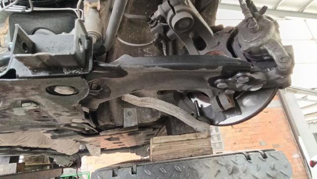 Wahacz zawieszenia przedniego dolny lewy 545058992R RENAULT