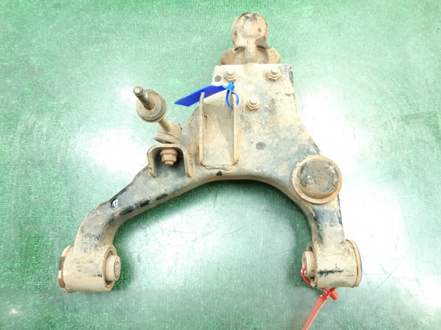 Wahacz zawieszenia przedniego dolny prawy 545203E002 HYUNDAI