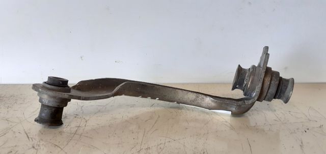 Wspornik przedniej belki 54524AX600 NISSAN