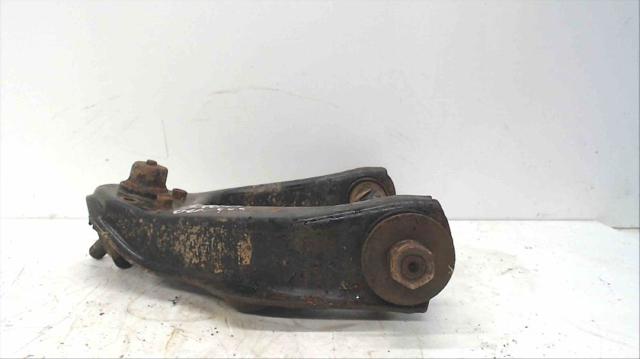 Wahacz zawieszenia przedniego prawy górny 5452688G00 NISSAN