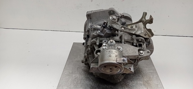 Mechaniczna skrzynia biegów w komplecie 55192042 OPEL