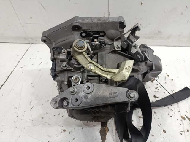 Mechaniczna skrzynia biegów w komplecie 55192042 OPEL