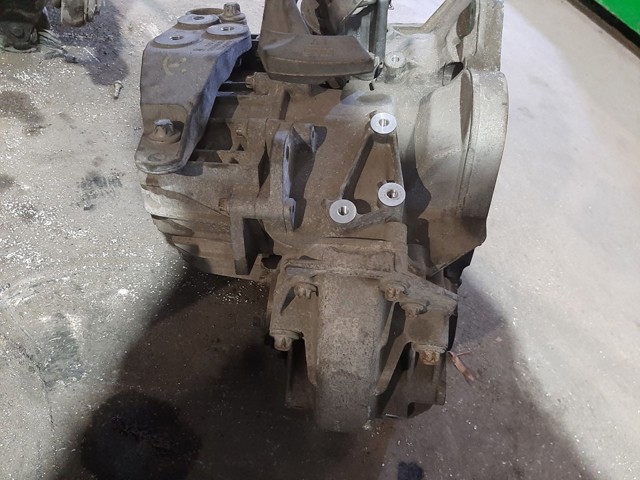 Mechaniczna skrzynia biegów w komplecie 55193621 OPEL