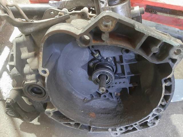 Mechaniczna skrzynia biegów w komplecie 55193621 OPEL