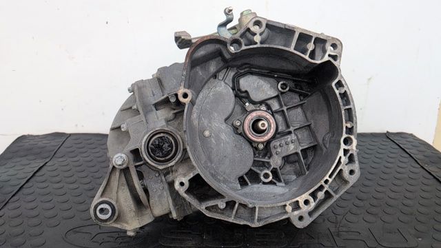 Mechaniczna skrzynia biegów w komplecie 55193621 OPEL
