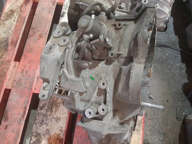 Mechaniczna skrzynia biegów w komplecie 55193621 OPEL