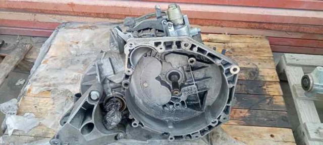 Mechaniczna skrzynia biegów w komplecie 55194293 OPEL
