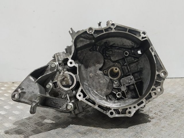 Mechaniczna skrzynia biegów w komplecie 55194293 OPEL