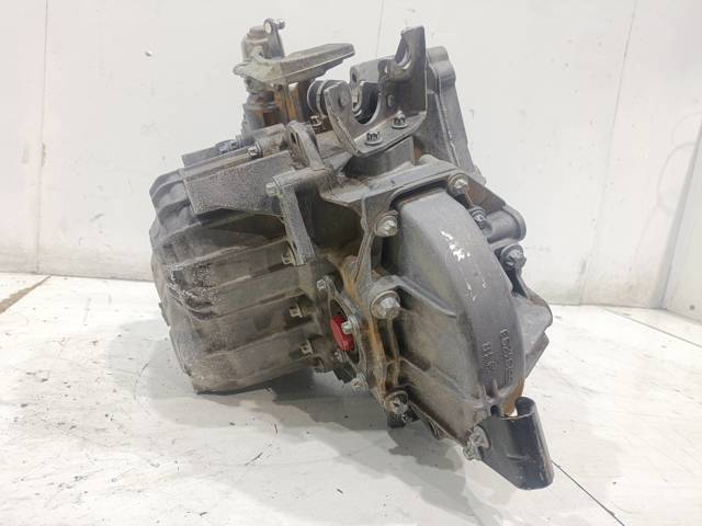 Mechaniczna skrzynia biegów w komplecie 55194293 OPEL