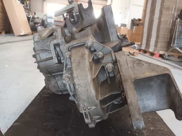 Mechaniczna skrzynia biegów w komplecie 55194293 OPEL