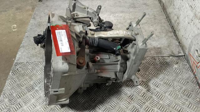 Mechaniczna skrzynia biegów w komplecie 55241803 FIAT
