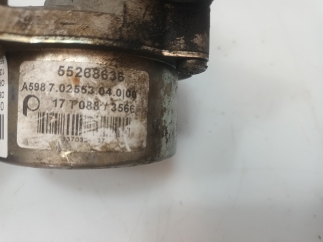 Pompa podciśnienia 55268636 OPEL