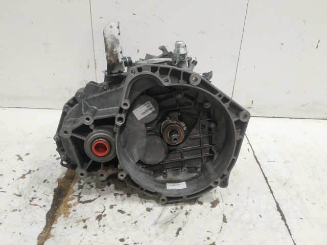 Mechaniczna skrzynia biegów w komplecie 55350375 GM
