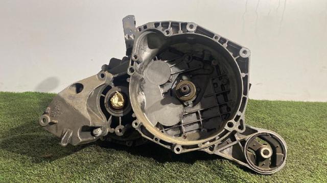 Mechaniczna skrzynia biegów w komplecie 55350375 GM