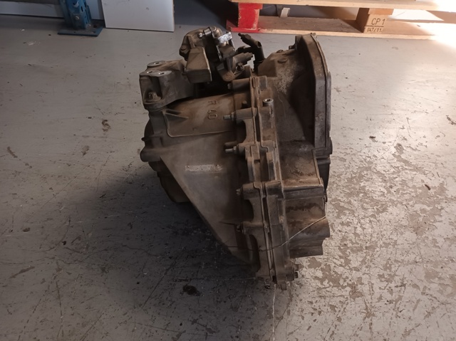 Mechaniczna skrzynia biegów w komplecie 55350375 OPEL