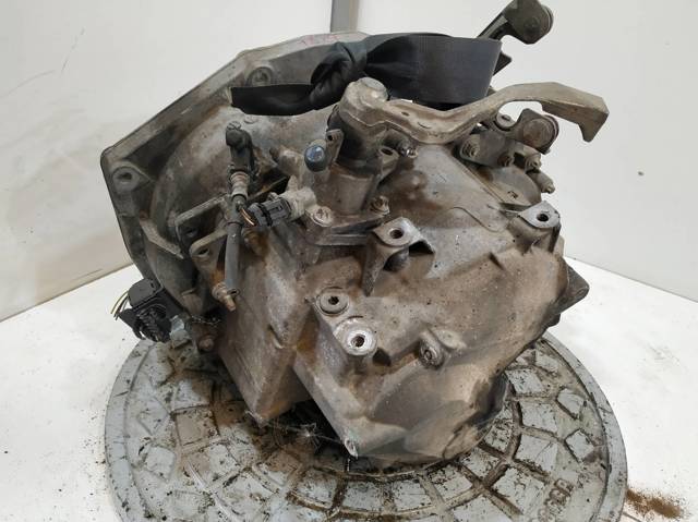 Mechaniczna skrzynia biegów w komplecie 55350375 OPEL