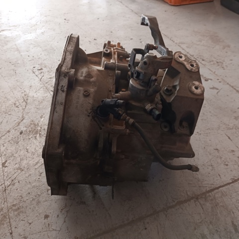 Mechaniczna skrzynia biegów w komplecie 55350375 OPEL