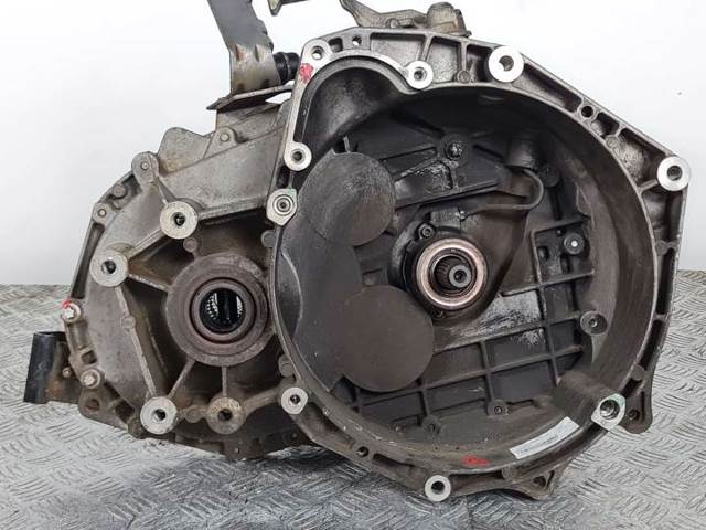 Mechaniczna skrzynia biegów w komplecie 55350375 OPEL