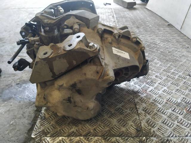 Mechaniczna skrzynia biegów w komplecie 55350375 OPEL