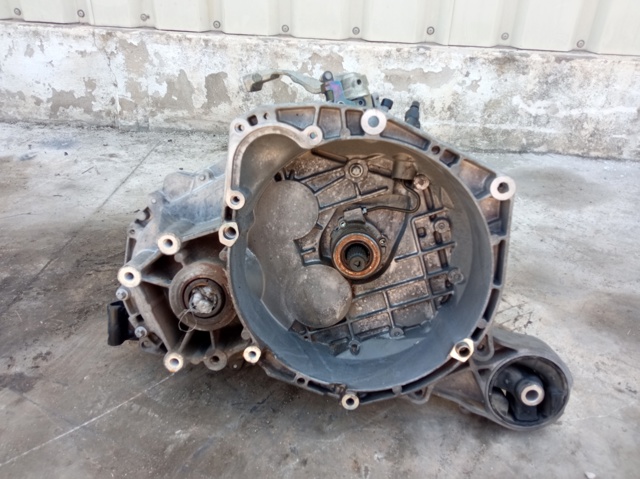 Mechaniczna skrzynia biegów w komplecie 55350375 OPEL