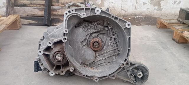 Mechaniczna skrzynia biegów w komplecie 55350375 OPEL